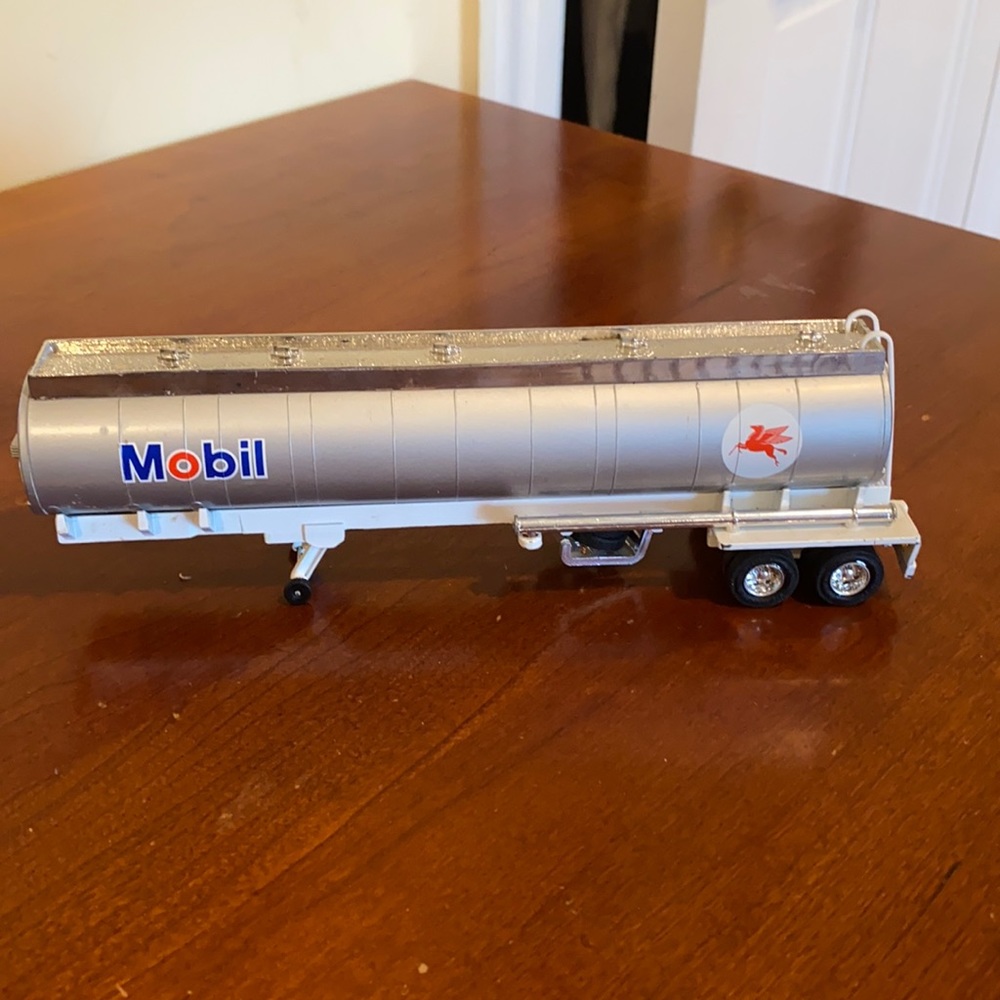 Lionel toy gas tank